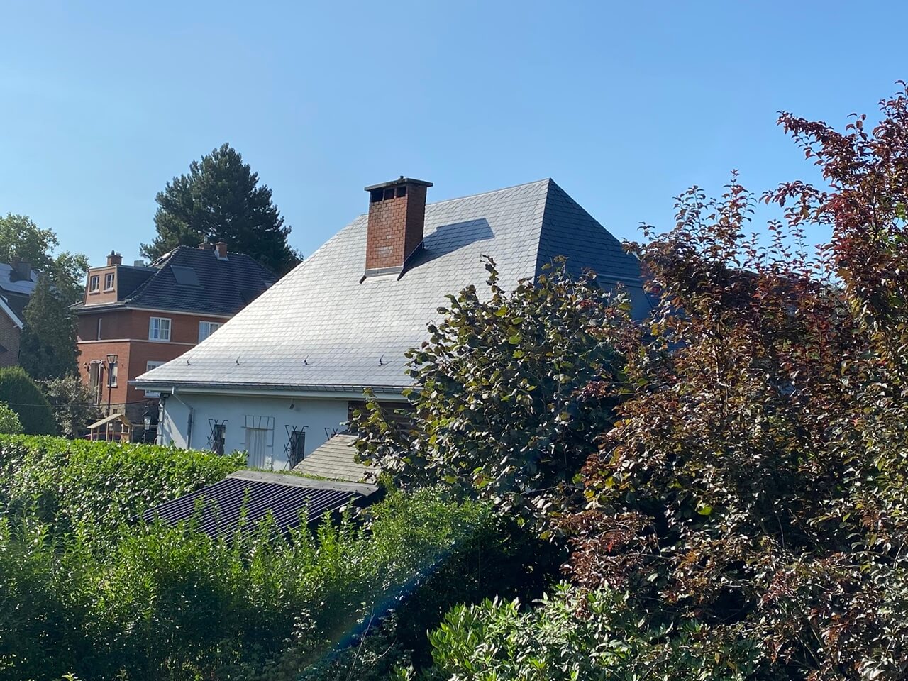 maison 4 façades avec une nouvelle toiture inclinée en ardoides